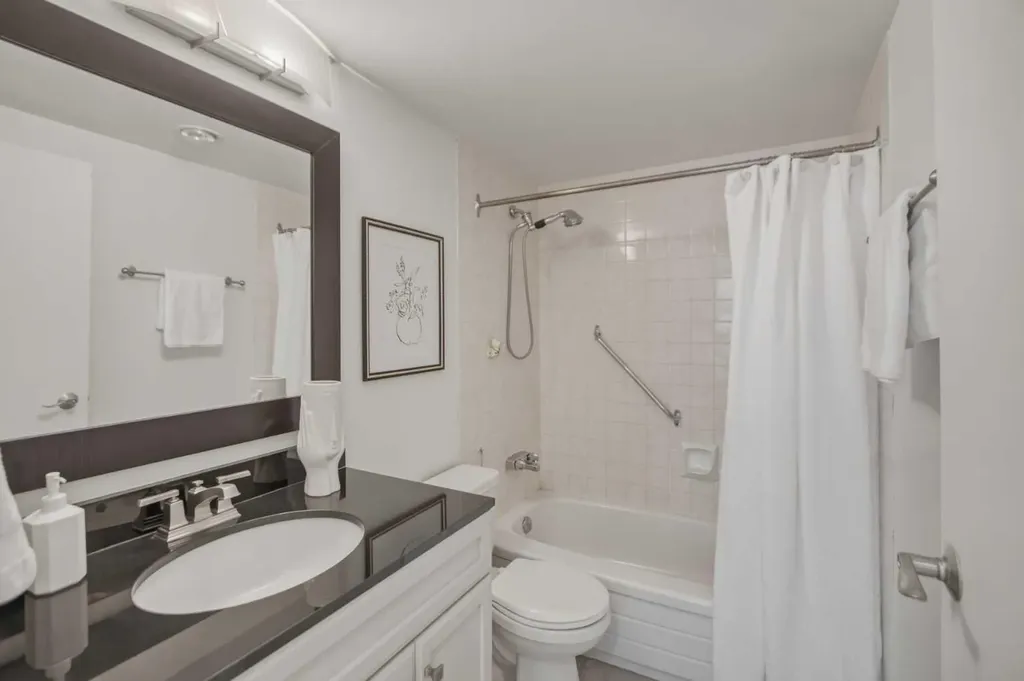 133 - 25 Avenue SW Calgary AB T2S 0K8