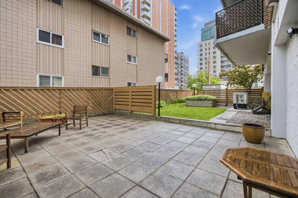 133 - 25 Avenue SW Calgary AB T2S 0K8