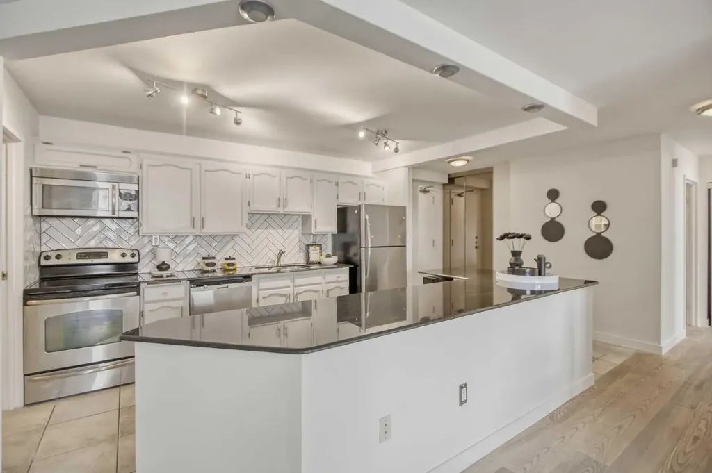133 - 25 Avenue SW Calgary AB T2S 0K8