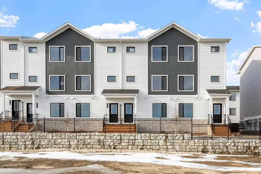 25 Wildwoods Court SW Airdrie AB T4B 5V8