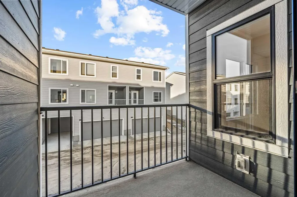 25 Wildwoods Court SW Airdrie AB T4B 5V8