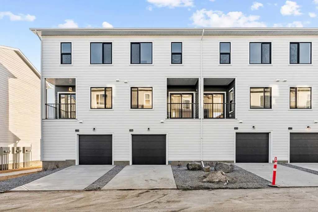 25 Wildwoods Court SW Airdrie AB T4B 5V8