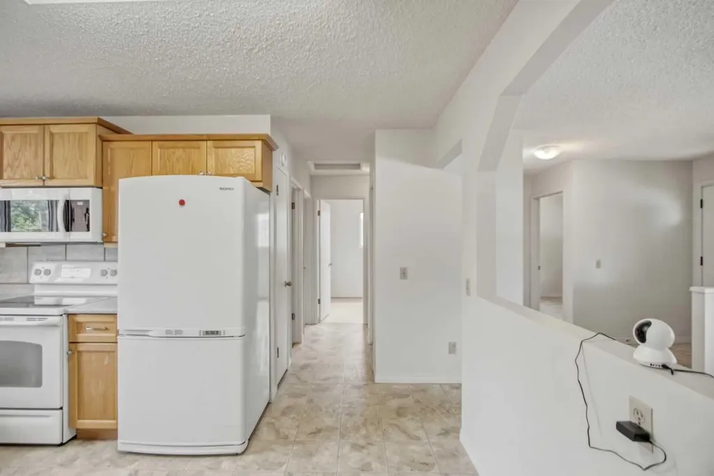 4112 - 13 Avenue NE Calgary AB T2A 0K8