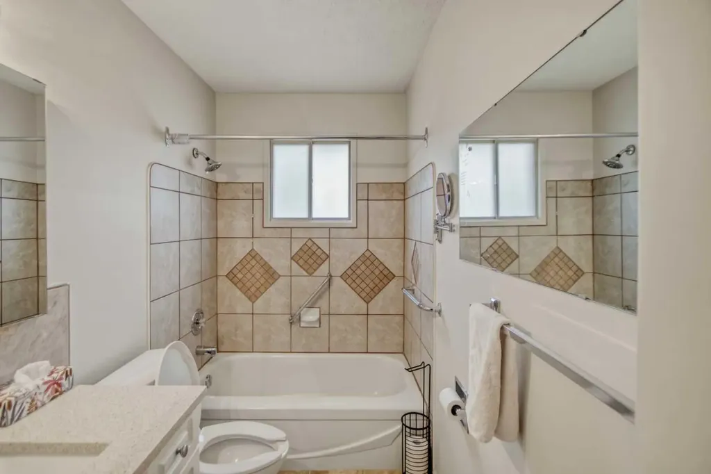 4112 - 13 Avenue NE Calgary AB T2A 0K8
