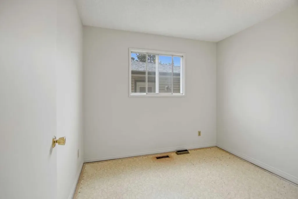 4112 - 13 Avenue NE Calgary AB T2A 0K8