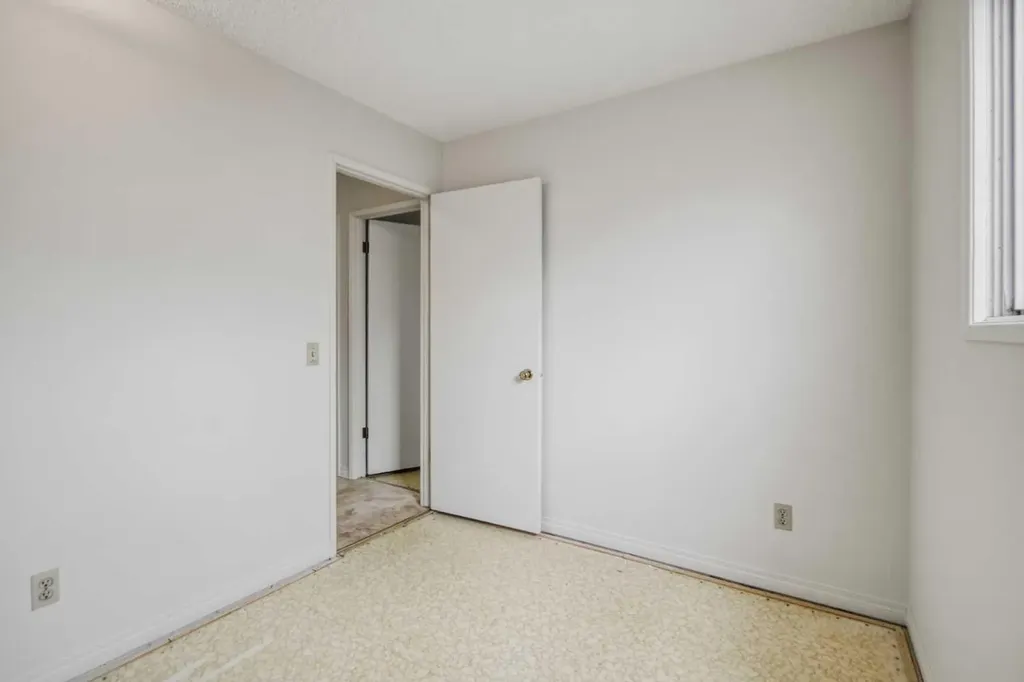 4112 - 13 Avenue NE Calgary AB T2A 0K8