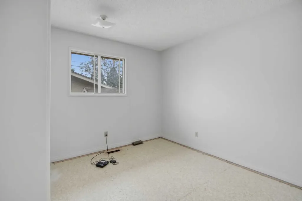4112 - 13 Avenue NE Calgary AB T2A 0K8