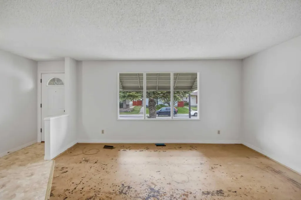 4112 - 13 Avenue NE Calgary AB T2A 0K8