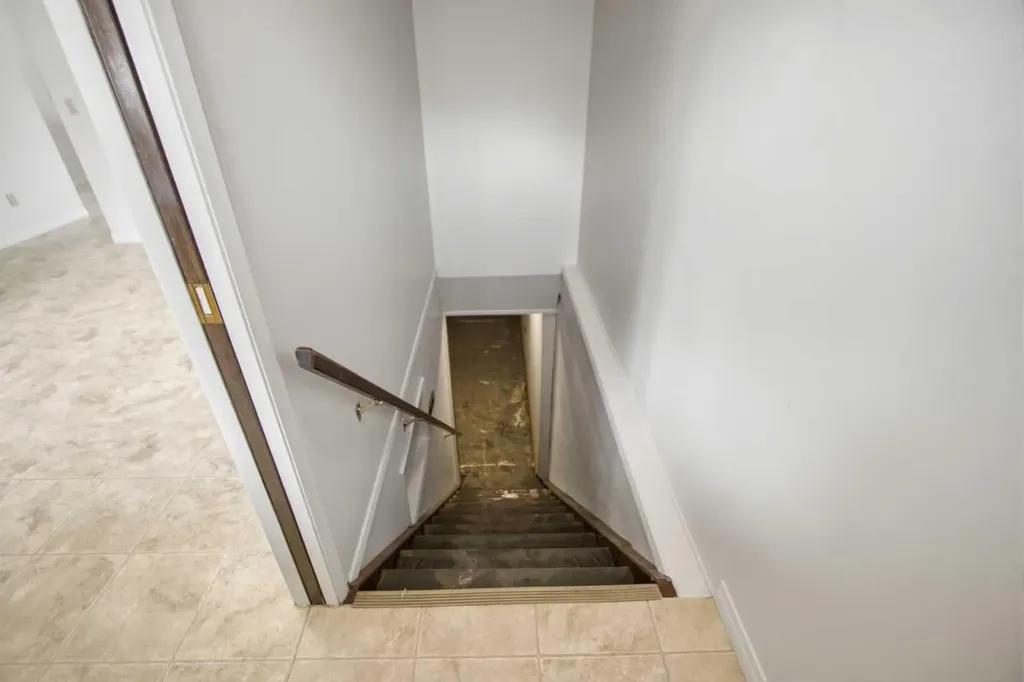 4112 - 13 Avenue NE Calgary AB T2A 0K8