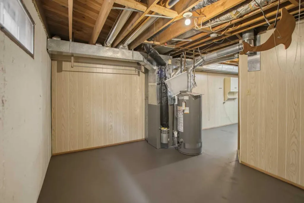 4112 - 13 Avenue NE Calgary AB T2A 0K8