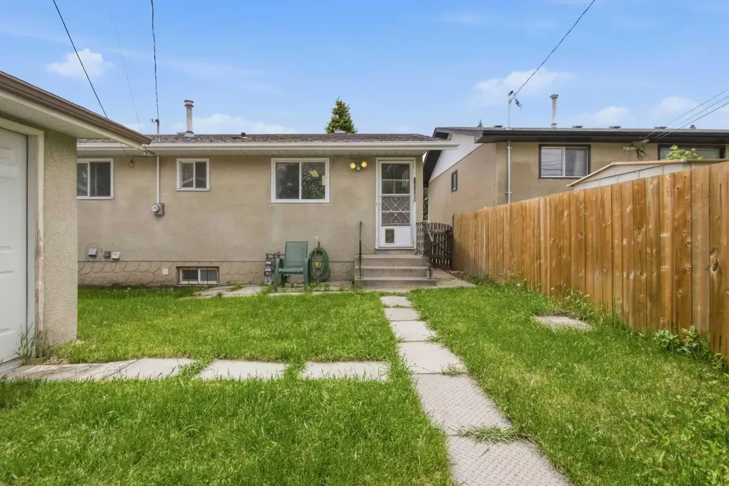 4112 - 13 Avenue NE Calgary AB T2A 0K8