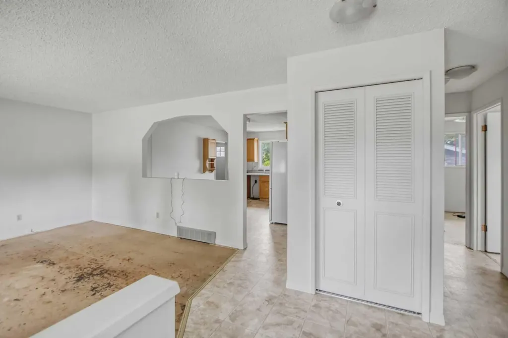 4112 - 13 Avenue NE Calgary AB T2A 0K8