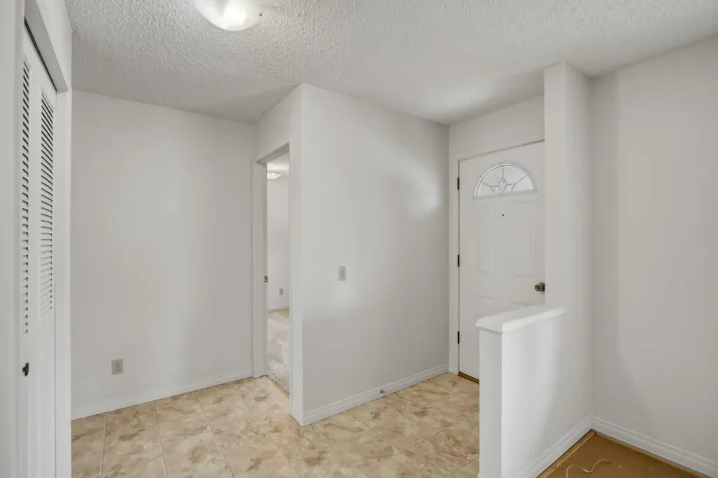 4112 - 13 Avenue NE Calgary AB T2A 0K8