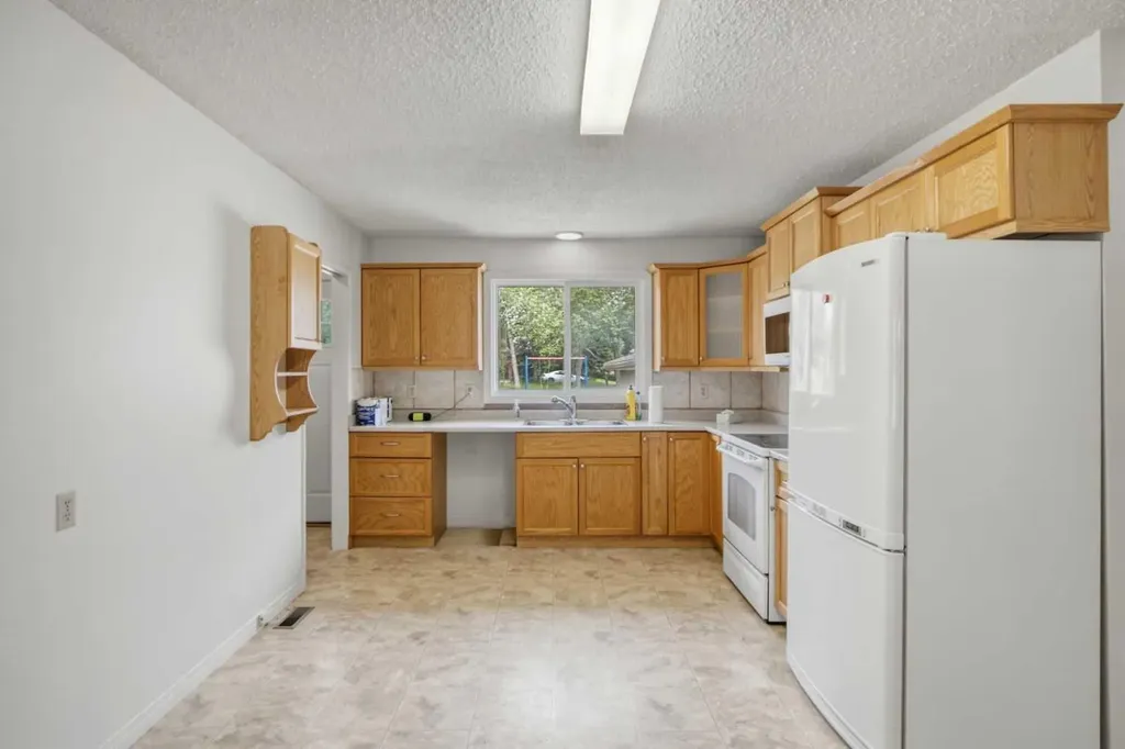4112 - 13 Avenue NE Calgary AB T2A 0K8