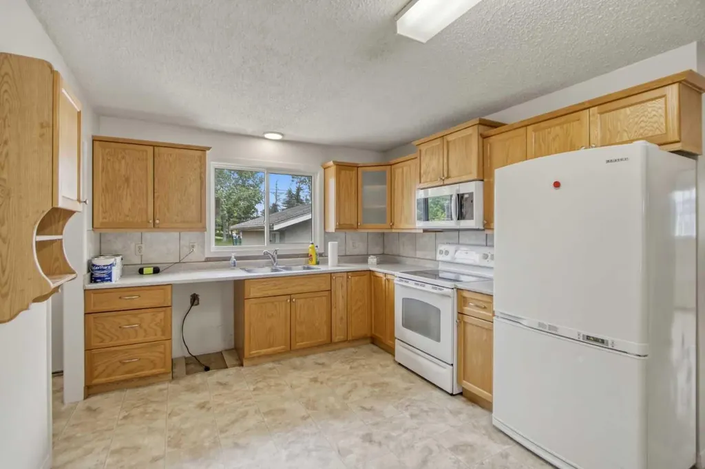 4112 - 13 Avenue NE Calgary AB T2A 0K8
