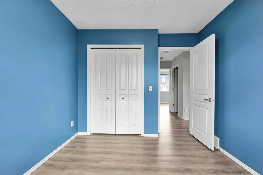 164 Bridleridge Gardens SW Calgary AB T2Y 4L4