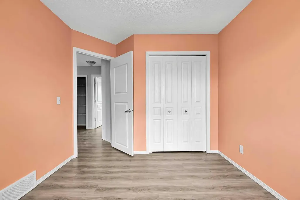 164 Bridleridge Gardens SW Calgary AB T2Y 4L4