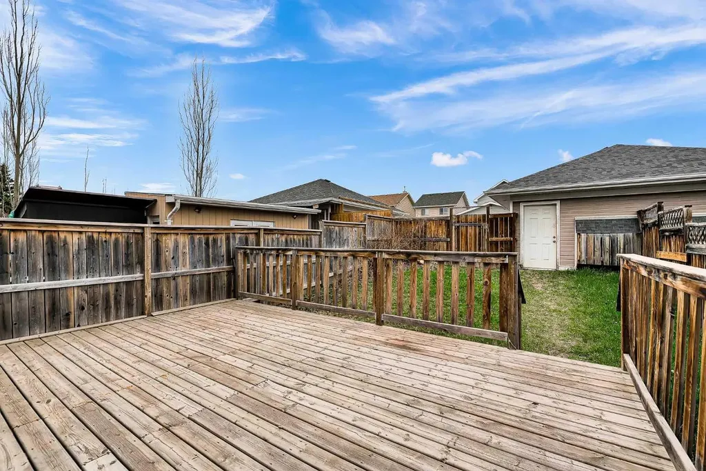 164 Bridleridge Gardens SW Calgary AB T2Y 4L4