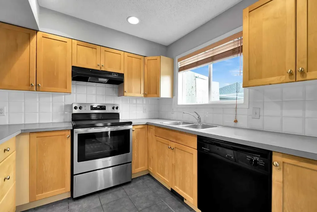 164 Bridleridge Gardens SW Calgary AB T2Y 4L4