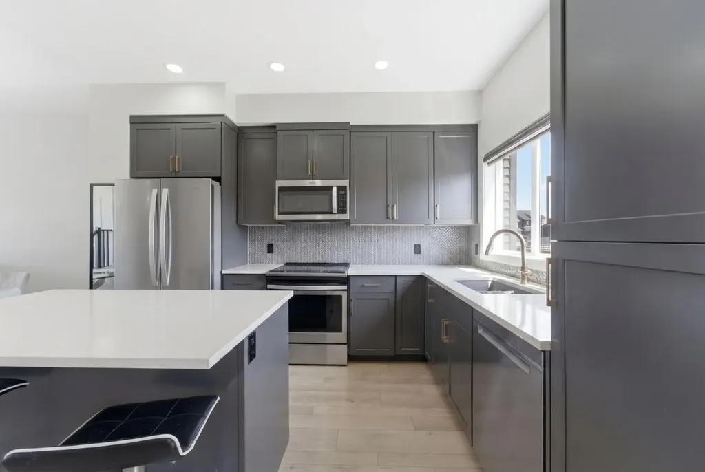 9060 52 Street NE Calgary AB T3J 0V7