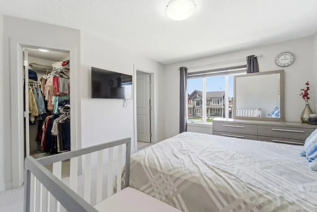 9060 52 Street NE Calgary AB T3J 0V7