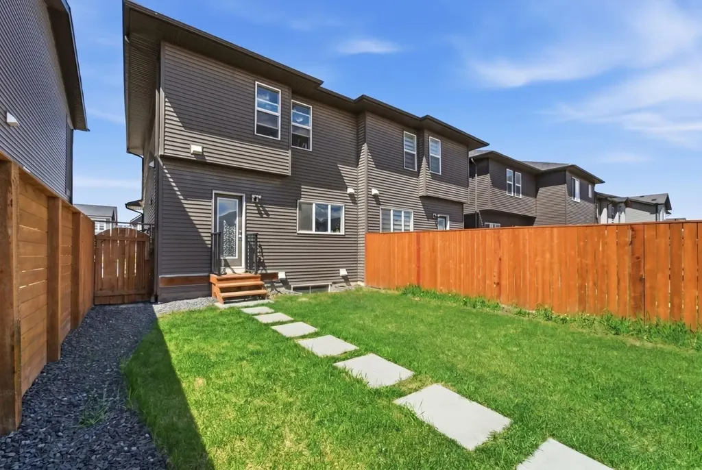 9060 52 Street NE Calgary AB T3J 0V7