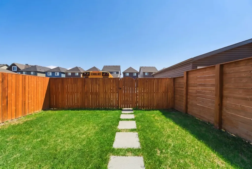 9060 52 Street NE Calgary AB T3J 0V7