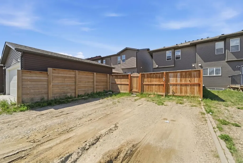 9060 52 Street NE Calgary AB T3J 0V7