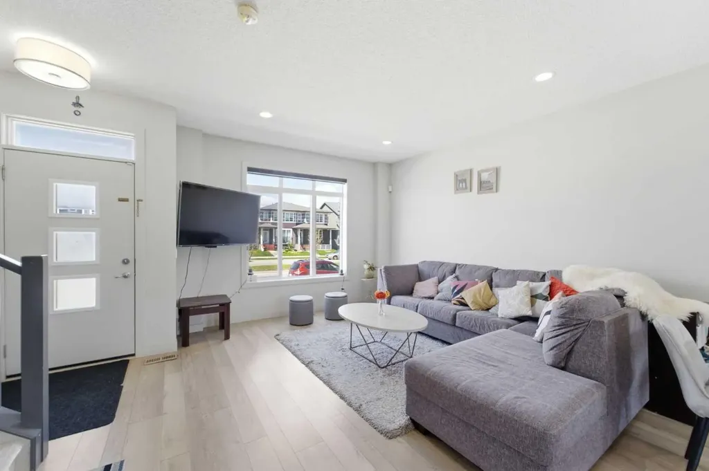 9060 52 Street NE Calgary AB T3J 0V7