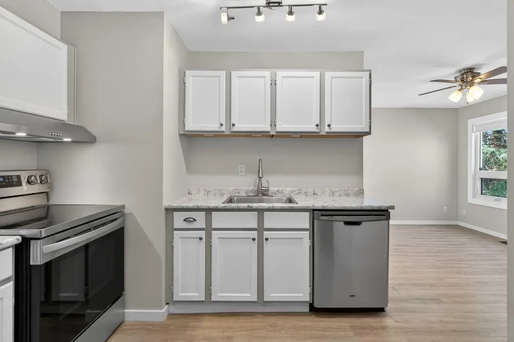 8544 48 Avenue NW Calgary AB T3B 2A6