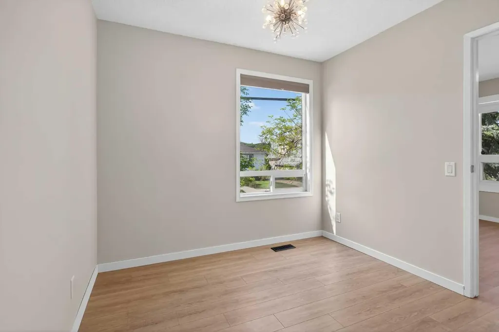 8544 48 Avenue NW Calgary AB T3B 2A6