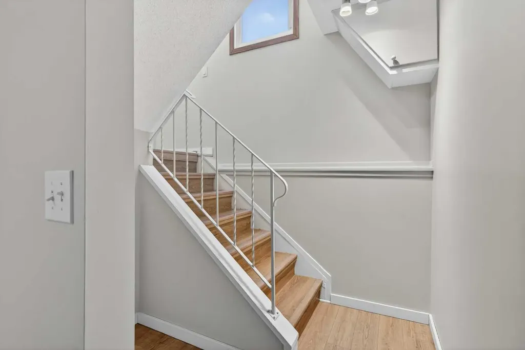 8544 48 Avenue NW Calgary AB T3B 2A6