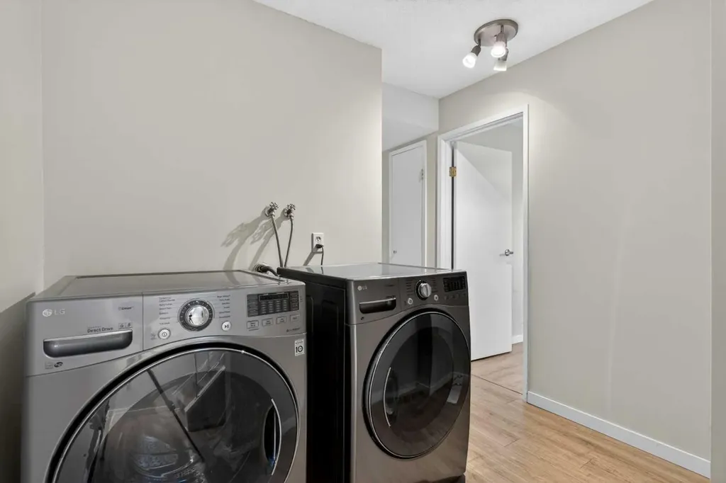 8544 48 Avenue NW Calgary AB T3B 2A6