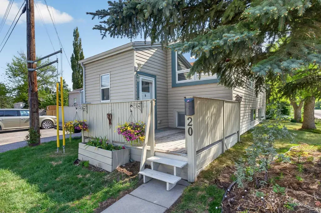 8544 48 Avenue NW Calgary AB T3B 2A6