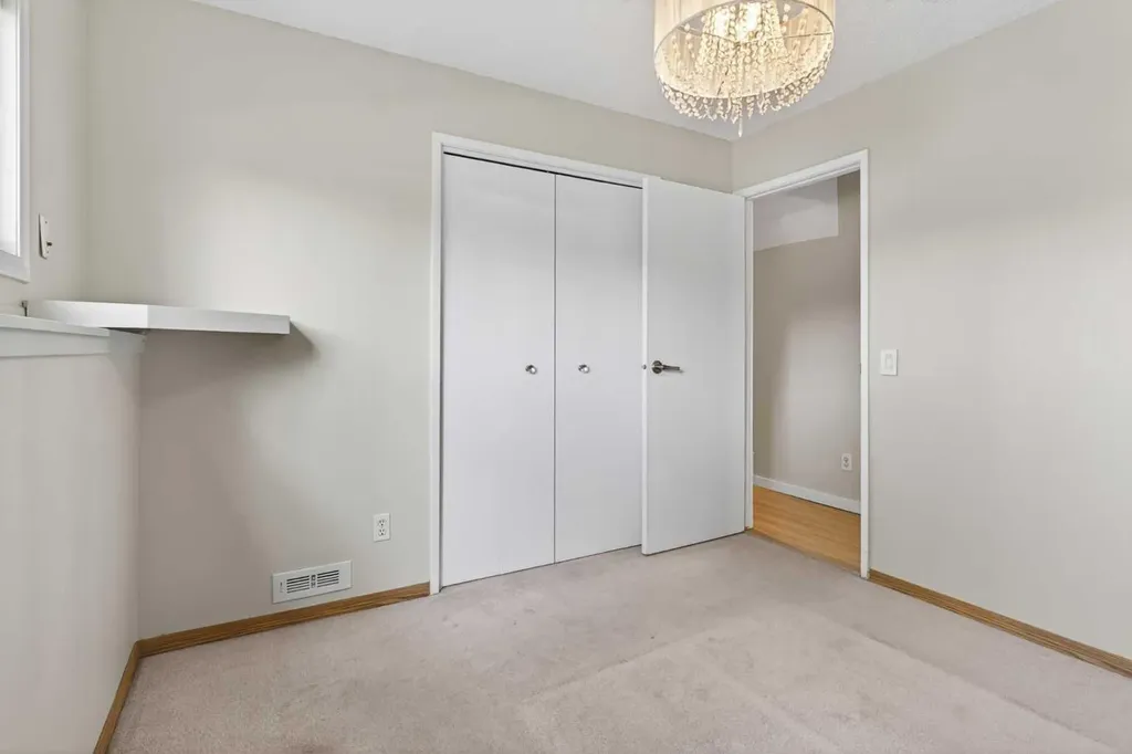 8544 48 Avenue NW Calgary AB T3B 2A6