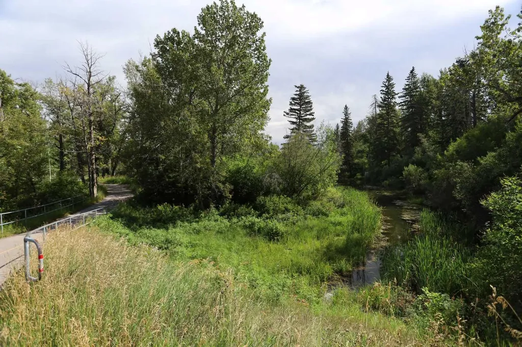 8544 48 Avenue NW Calgary AB T3B 2A6