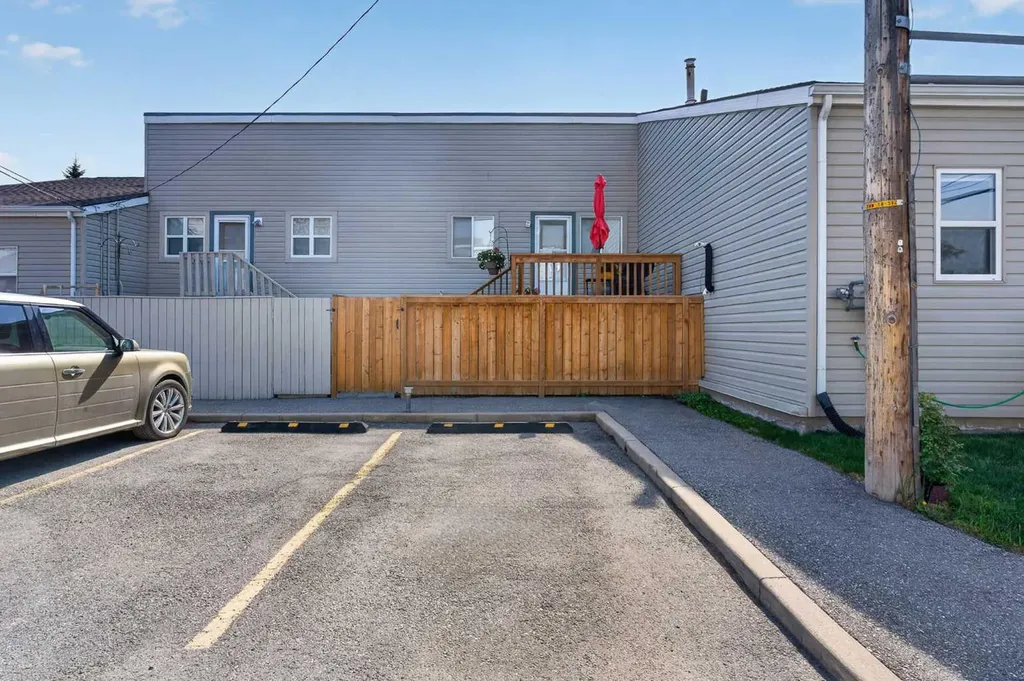8544 48 Avenue NW Calgary AB T3B 2A6