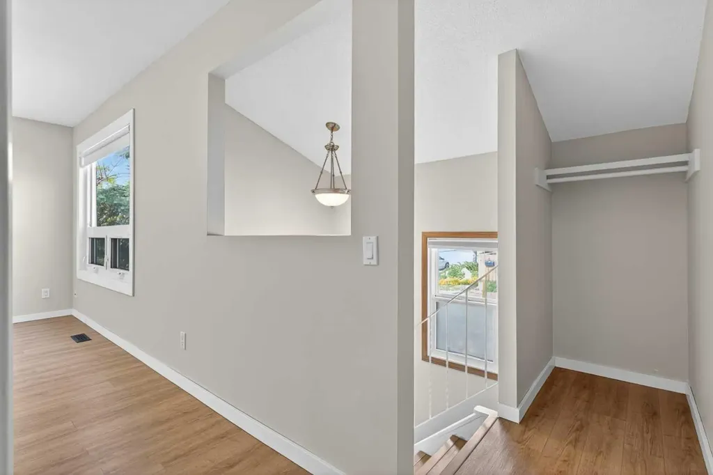 8544 48 Avenue NW Calgary AB T3B 2A6