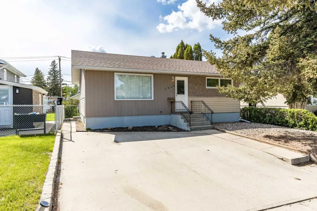 1930 16 Avenue SE Medicine Hat AB T1A 3T3