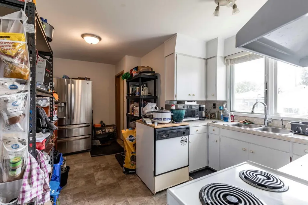 1930 16 Avenue SE Medicine Hat AB T1A 3T3