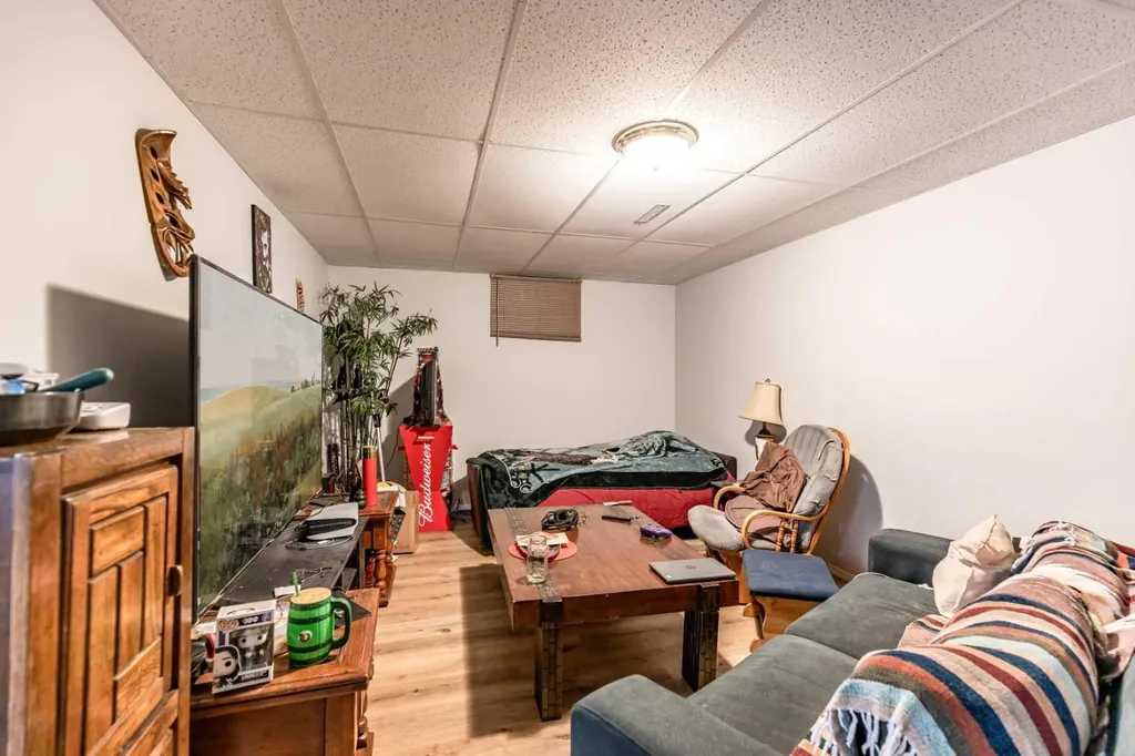 1930 16 Avenue SE Medicine Hat AB T1A 3T3