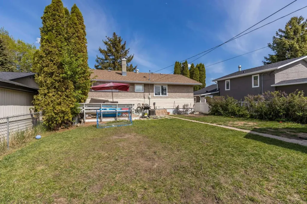 1930 16 Avenue SE Medicine Hat AB T1A 3T3
