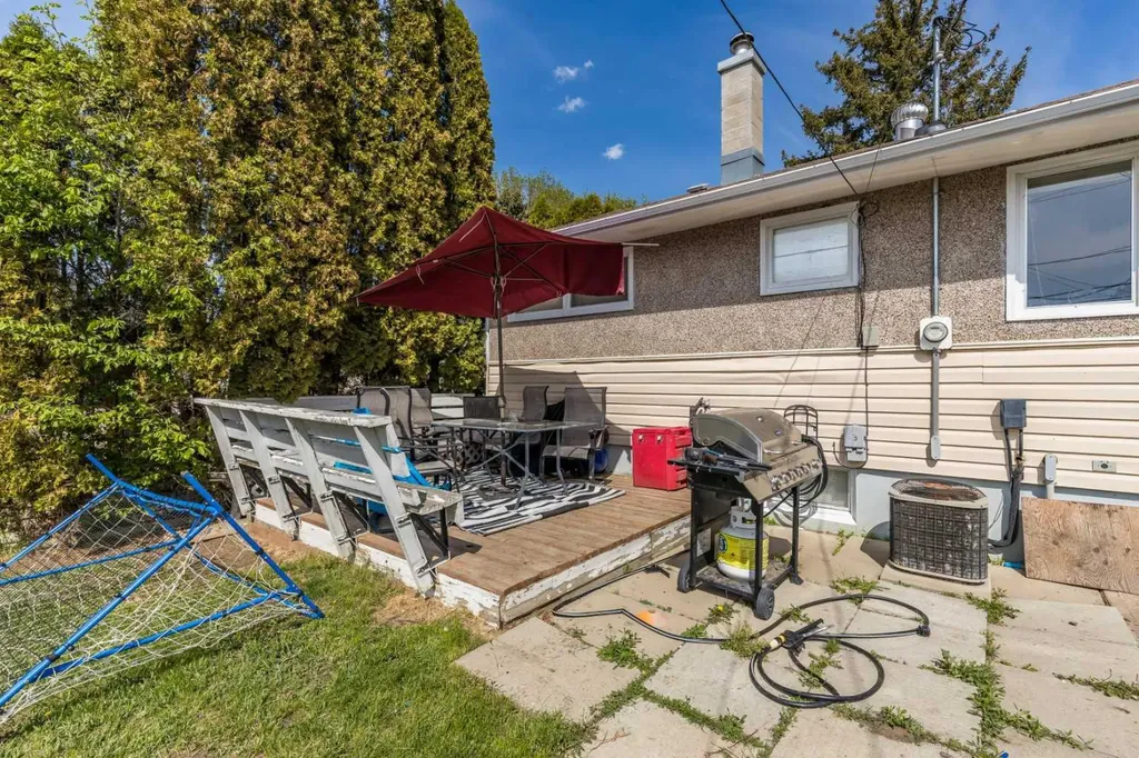 1930 16 Avenue SE Medicine Hat AB T1A 3T3