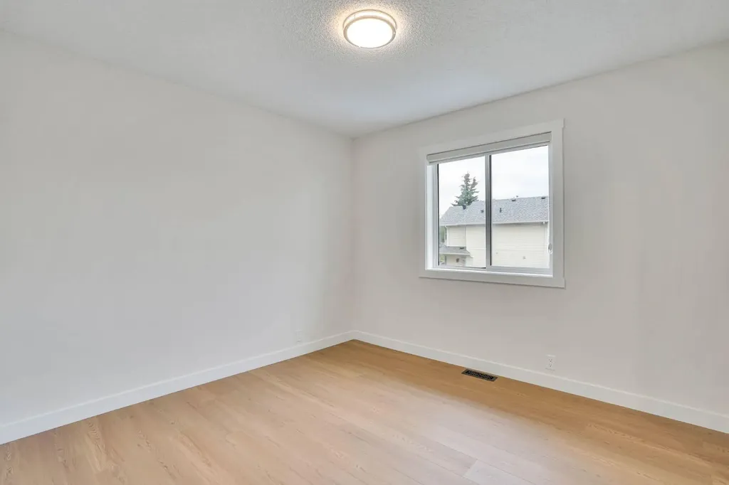 112 Martinglen Close NE Calgary AB T3J 3N1