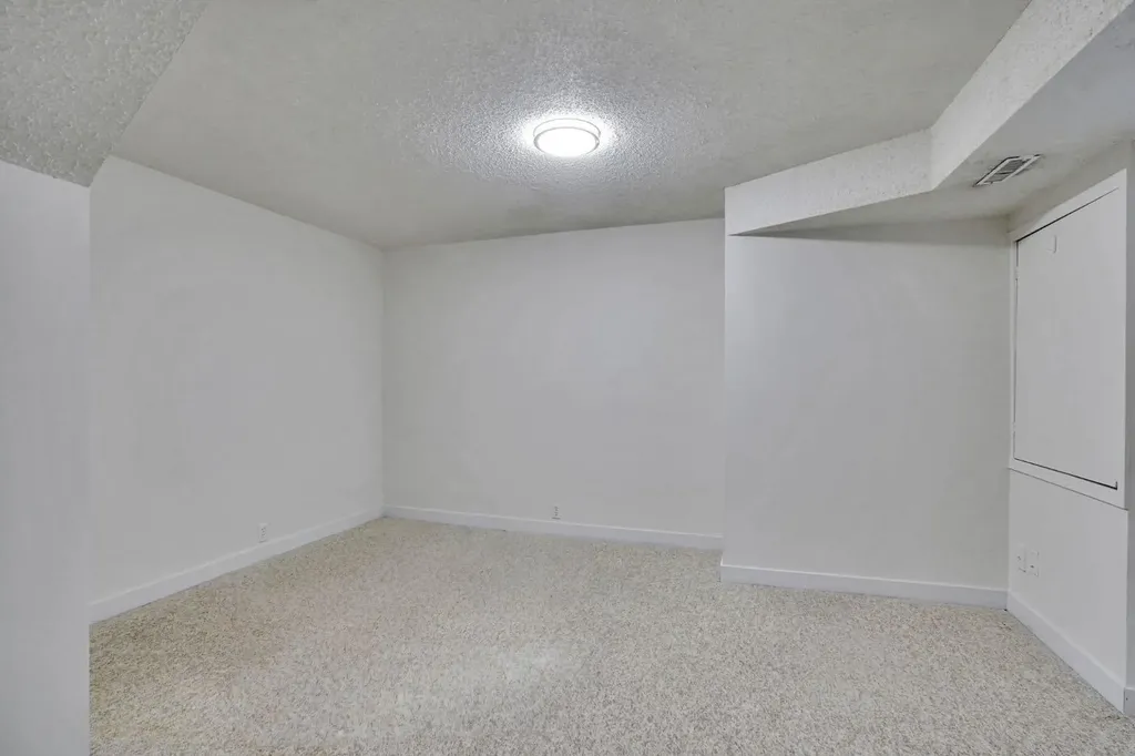 112 Martinglen Close NE Calgary AB T3J 3N1