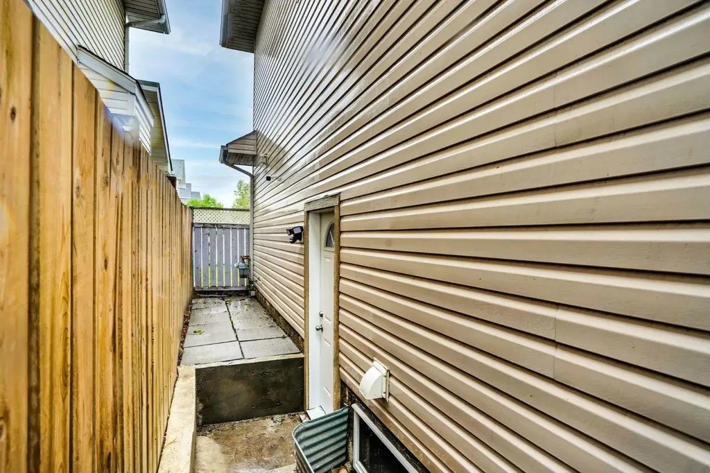 112 Martinglen Close NE Calgary AB T3J 3N1