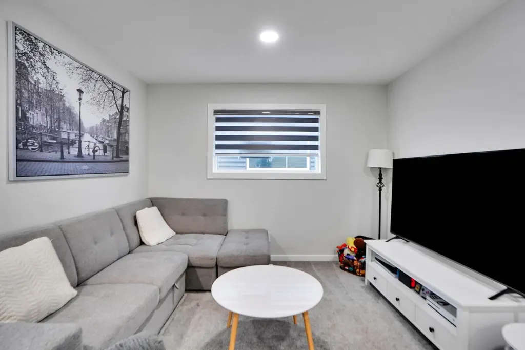 112 Langwell Common SE Airdrie AB T4A 3P4