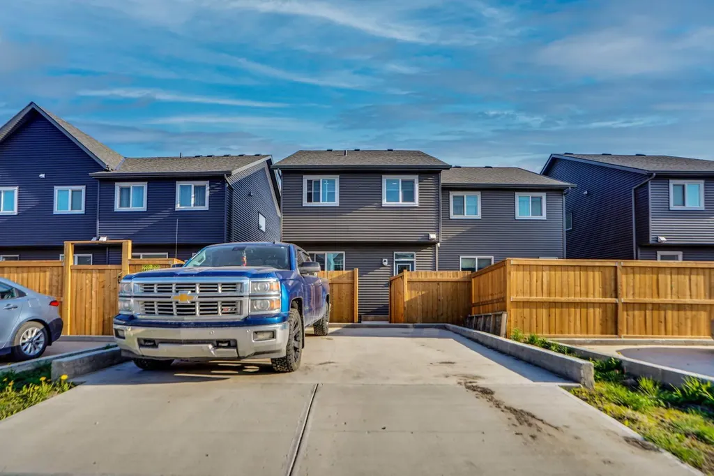 112 Langwell Common SE Airdrie AB T4A 3P4