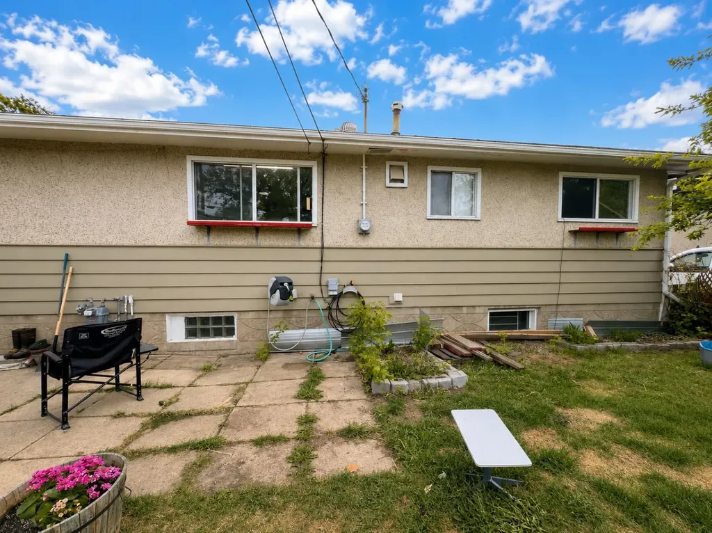 9636 108 Avenue Grande Prairie AB T8V 1N4