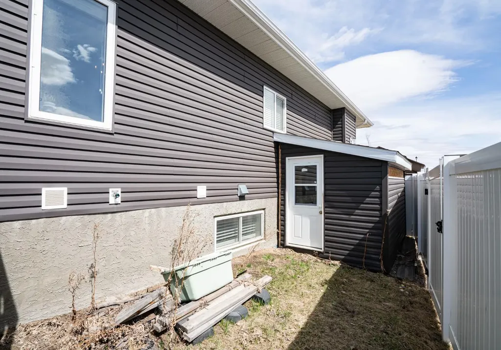 2304 62 Street Camrose AB T4V5J8